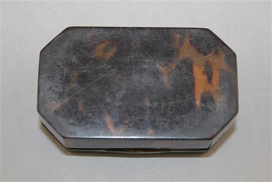 A George III elongated octagonal tortoiseshell snuff box, 3in.